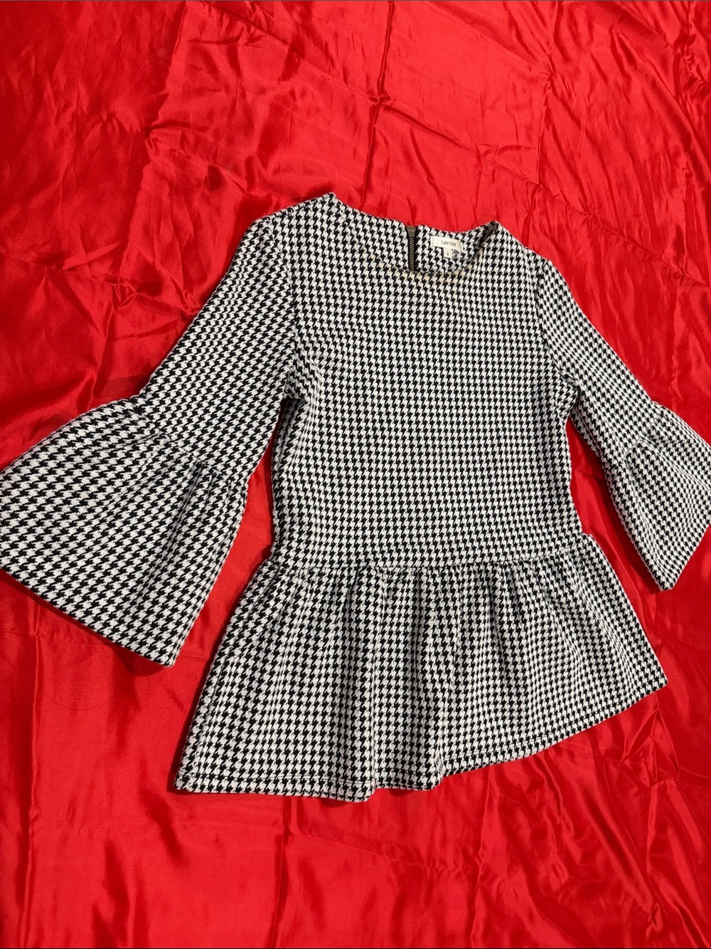 WOW POSHMARK Authentic Tyler Boe Houndstooth Black & White Style Top